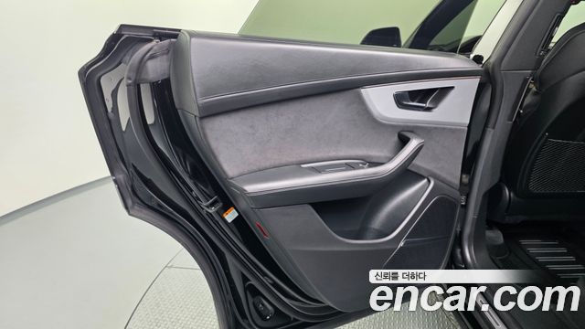 Audi Q8 2023 — photo 15