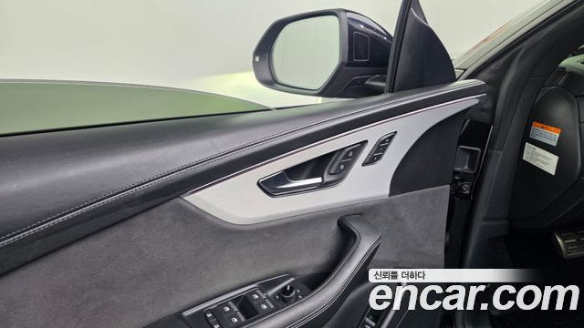 Audi Q8 2023 — photo 27