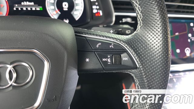 Audi Q8 2023 — photo 33