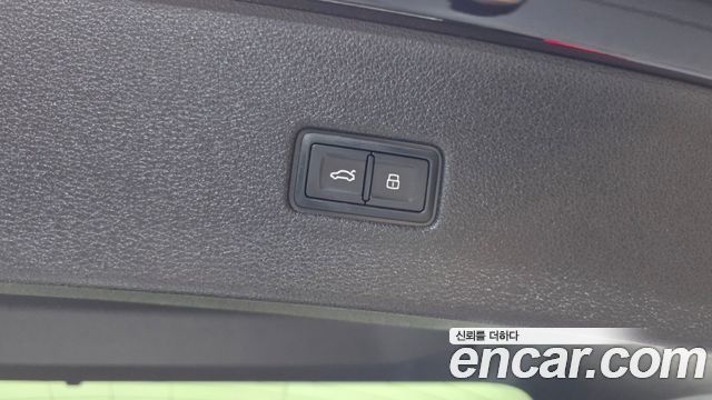 Audi Q8 2023 — photo 37