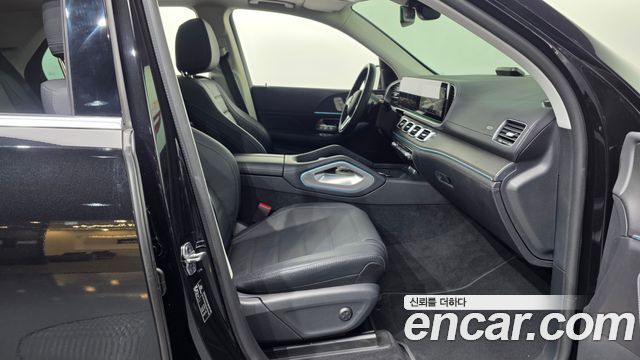 Mercedes-Benz GLE-Class 2023 — photo 17