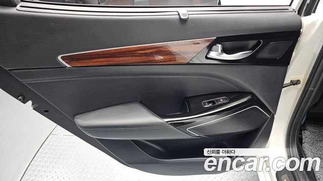 Kia K7 2017 — photo 15