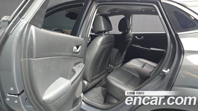 Hyundai Kona 2023 — photo 17