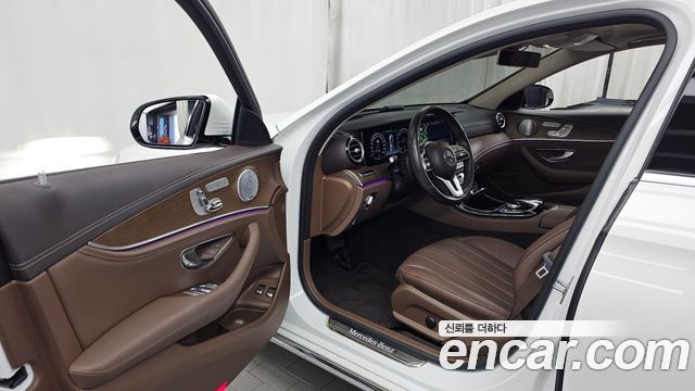 Mercedes-Benz E-Class 2019 — photo 13