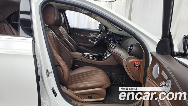Mercedes-Benz E-Class 2019 — photo 17