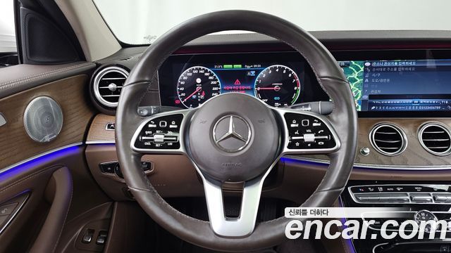 Mercedes-Benz E-Class 2019 — photo 19
