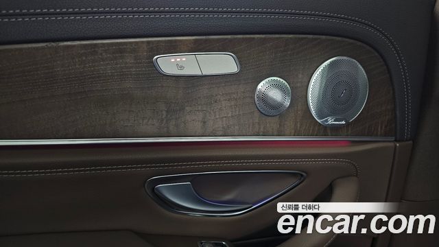 Mercedes-Benz E-Class 2019 — photo 24