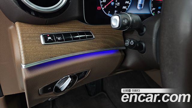 Mercedes-Benz E-Class 2019 — photo 27