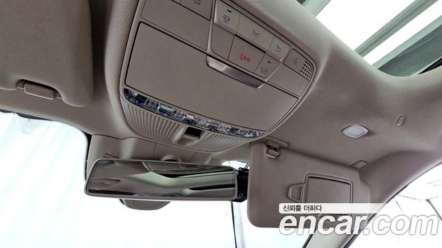 Mercedes-Benz E-Class 2019 — photo 31