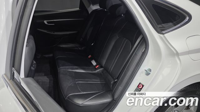 Hyundai Sonata 2022 — photo 16