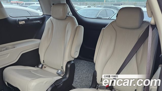 Kia Canival 2021 — photo 10