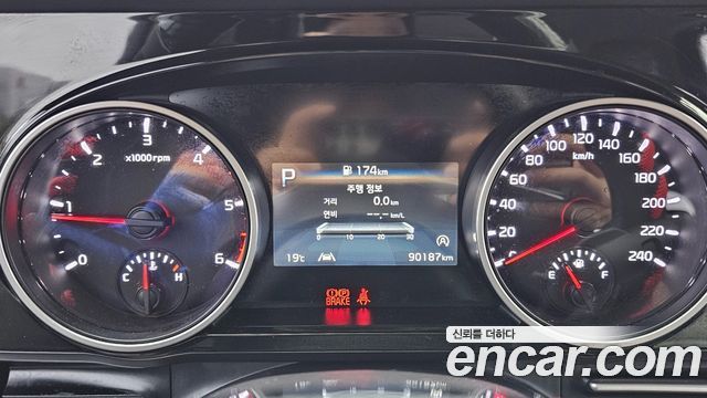 Kia Canival 2021 — photo 16