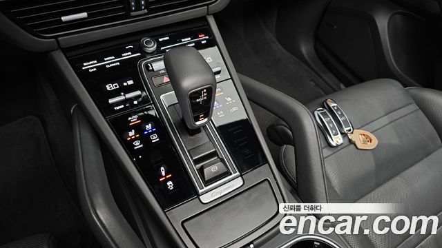Porsche Cayenne 2019 — photo 12