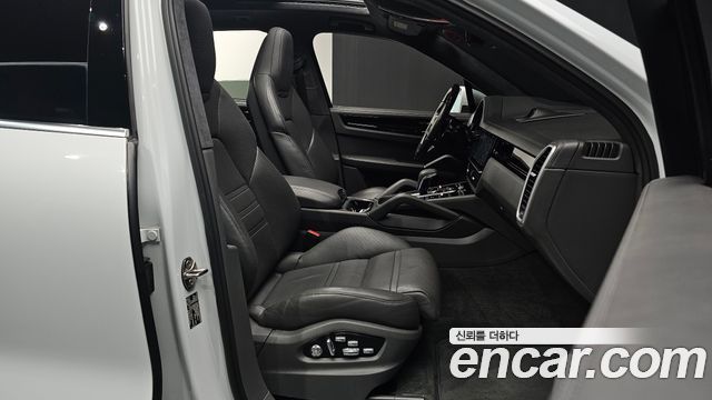 Porsche Cayenne 2019 — photo 13