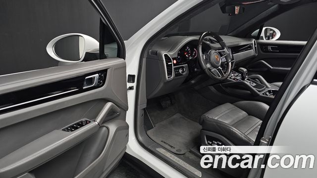 Porsche Cayenne 2019 — photo 17