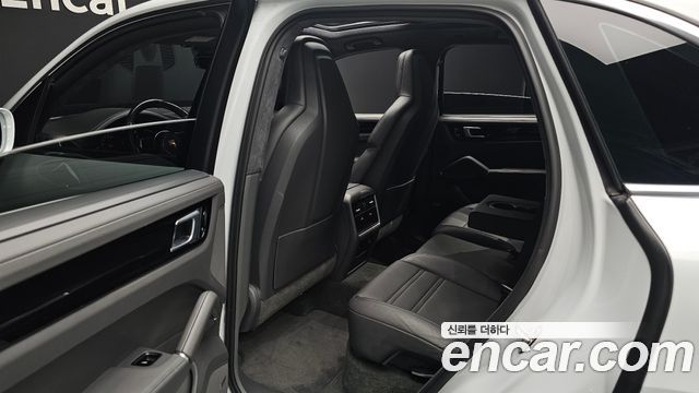 Porsche Cayenne 2019 — photo 18
