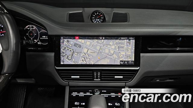 Porsche Cayenne 2019 — photo 20