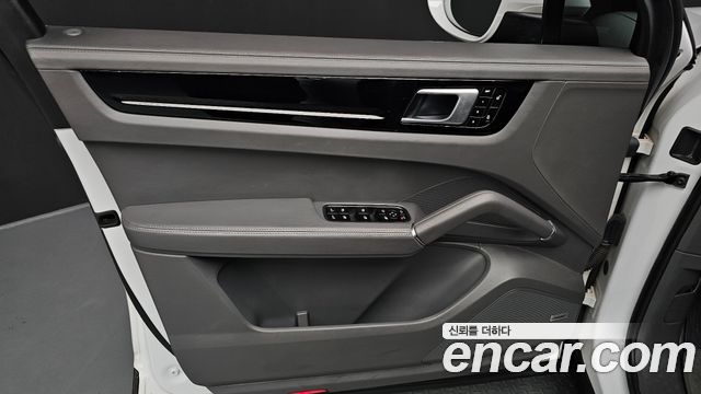 Porsche Cayenne 2019 — photo 14
