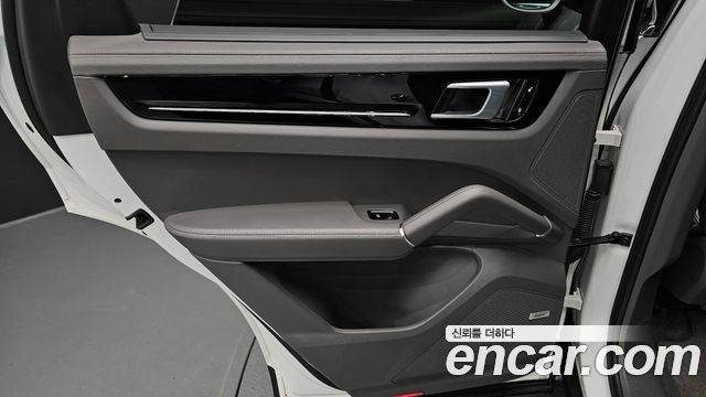 Porsche Cayenne 2019 — photo 15
