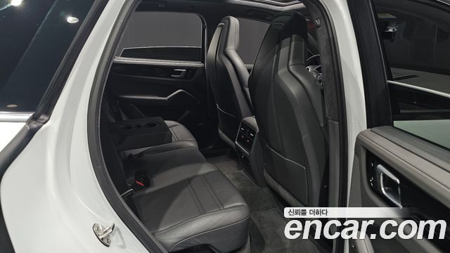 Porsche Cayenne 2019 — photo 16
