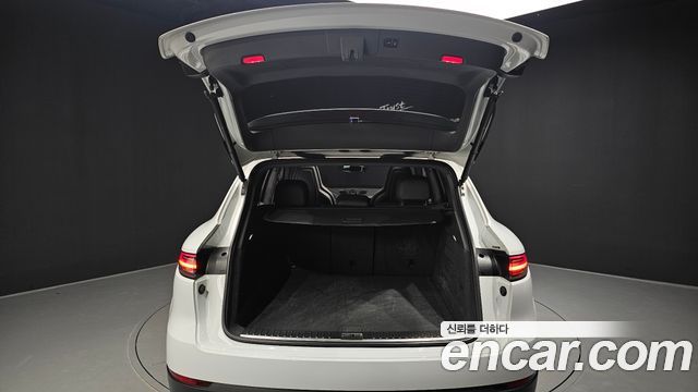 Porsche Cayenne 2019 — photo 29