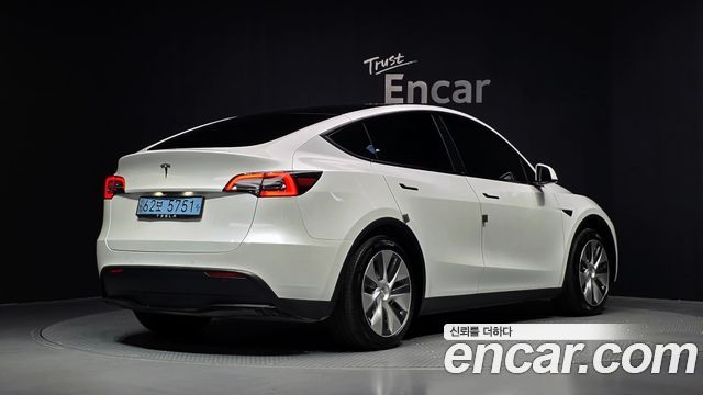 Tesla Model Y 2021 — photo 2