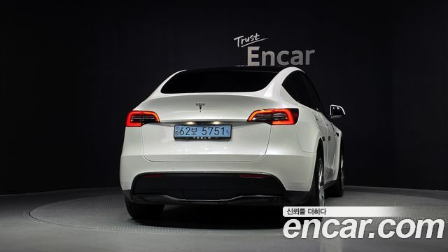 Tesla Model Y 2021 — photo 4