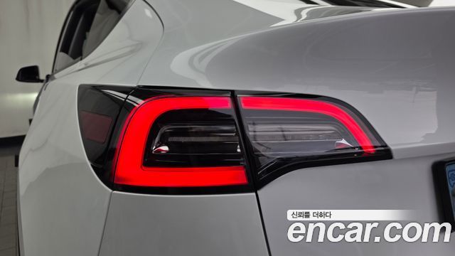 Tesla Model Y 2021 — photo 9