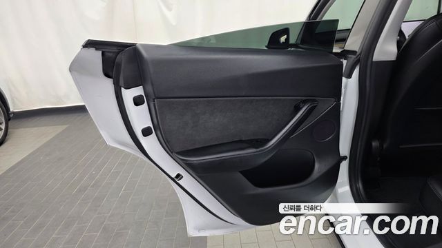 Tesla Model Y 2021 — photo 15