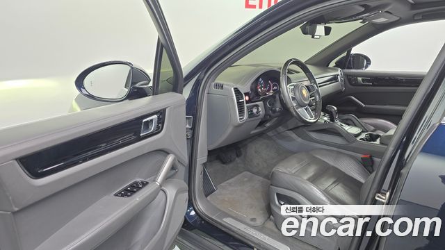 Porsche Cayenne 2021 — photo 10