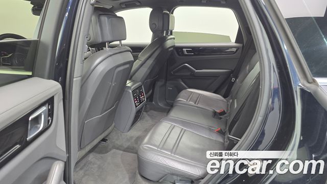 Porsche Cayenne 2021 — photo 11