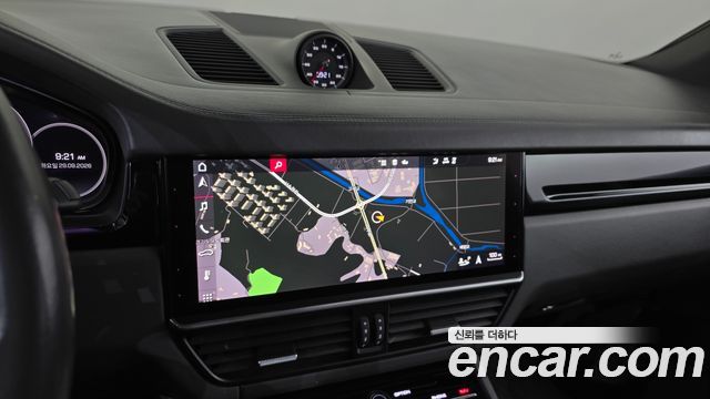 Porsche Cayenne 2021 — photo 14