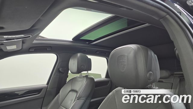 Porsche Cayenne 2021 — photo 16