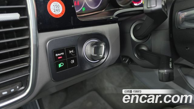 Porsche Cayenne 2021 — photo 18