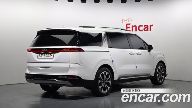 Kia Canival 2023 — photo 2