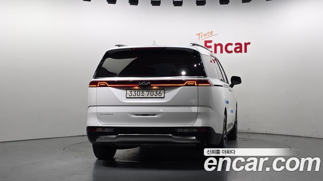 Kia Canival 2023 — photo 4