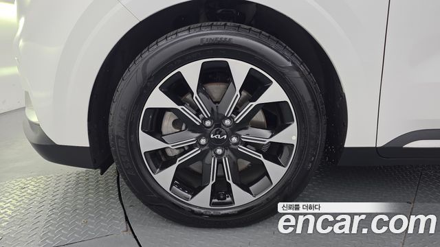 Kia Canival 2023 — photo 5