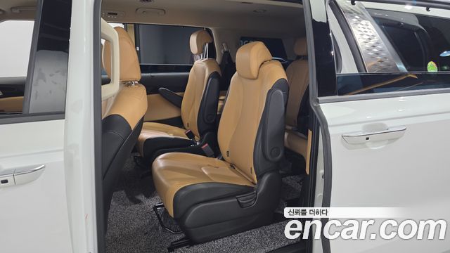 Kia Canival 2023 — photo 17