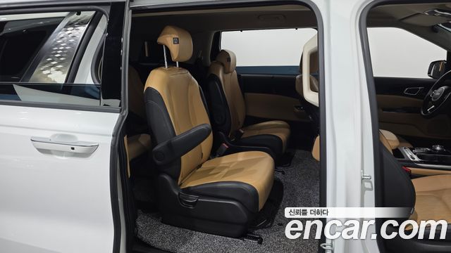Kia Canival 2023 — photo 18