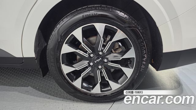 Kia Canival 2023 — photo 7