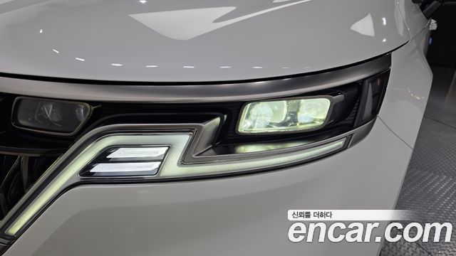 Kia Canival 2023 — photo 8