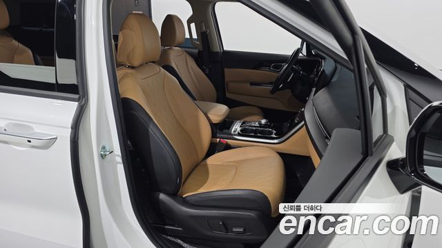 Kia Canival 2023 — photo 16