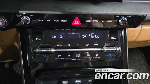 Kia Canival 2023 — photo 32