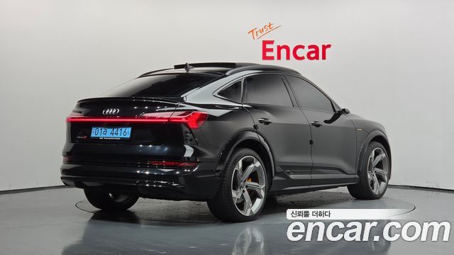 Audi e-tron 2023 — photo 2