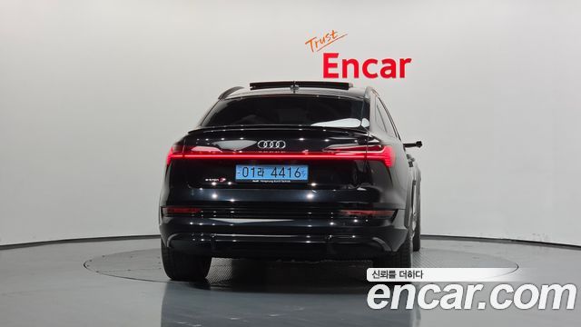 Audi e-tron 2023 — photo 4