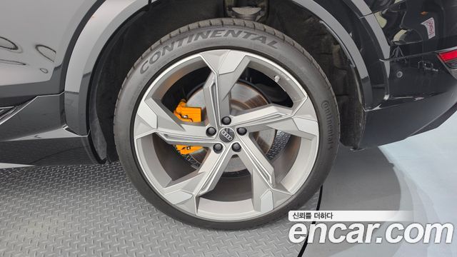 Audi e-tron 2023 — photo 5