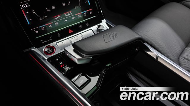Audi e-tron 2023 — photo 11