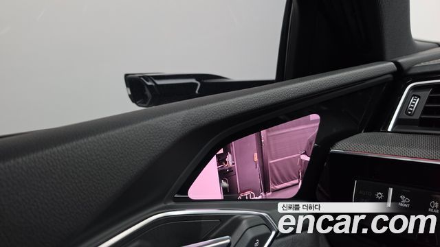 Audi e-tron 2023 — photo 20