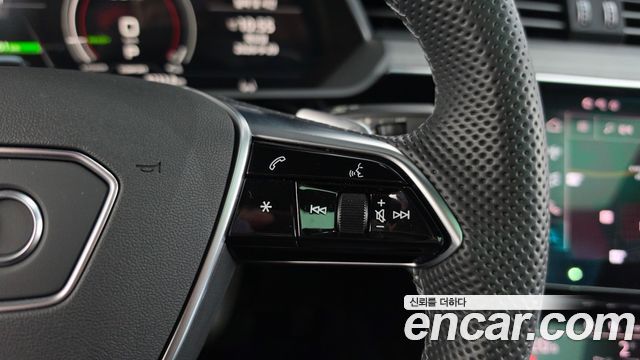 Audi e-tron 2023 — photo 23