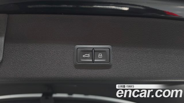 Audi e-tron 2023 — photo 25